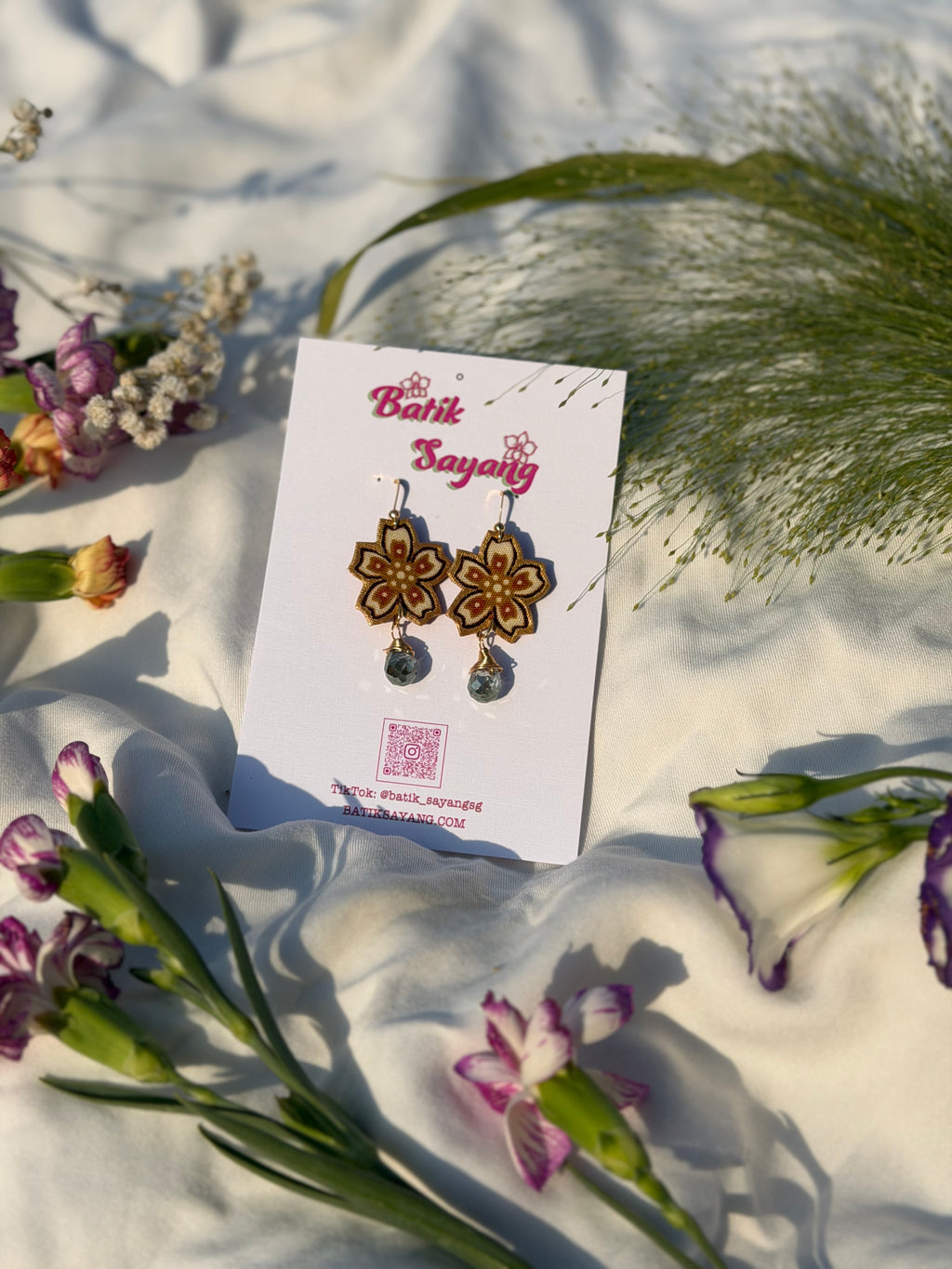 Sakura Series Batik Earrings (Cream/Beige)