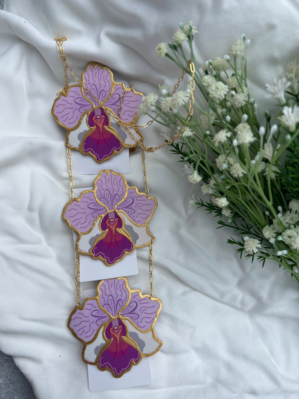Vanda Miss Joaquim Inspired Dokoh Kerongsang Motif Approx Size: 9.5CM