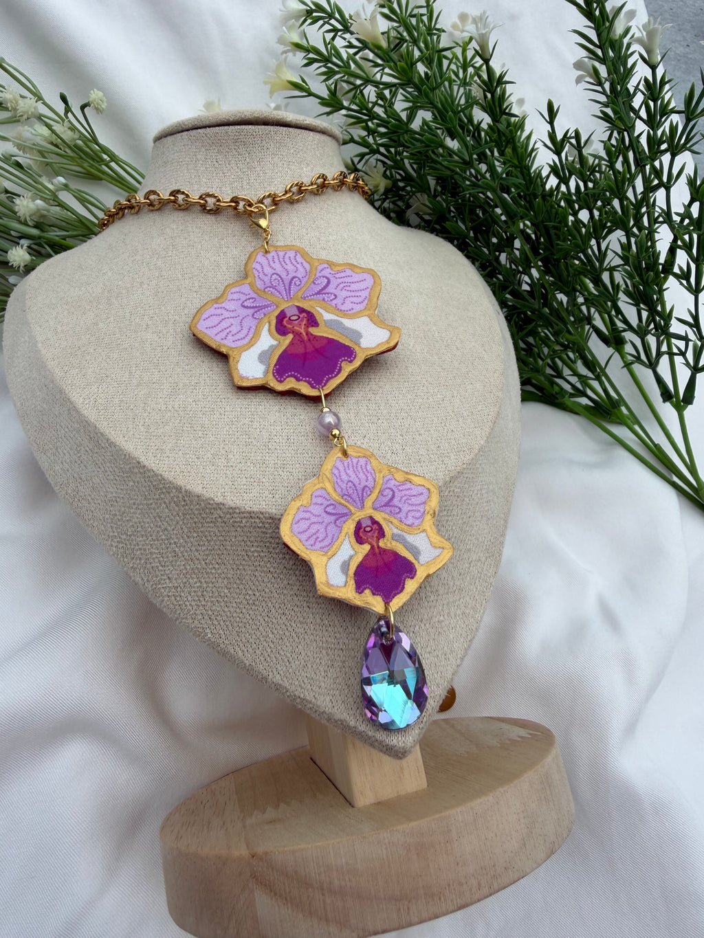 Vanda Miss Joaquim inspired NECKLACE Motif Approx Size: 5.5CM | 3.5CM Chain: 60-65CM long
