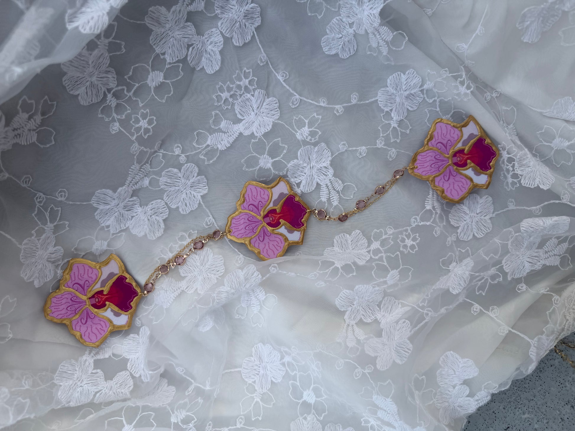 Vanda Miss Joaquim Small Size 5.5CM Three Piece Kerongsang