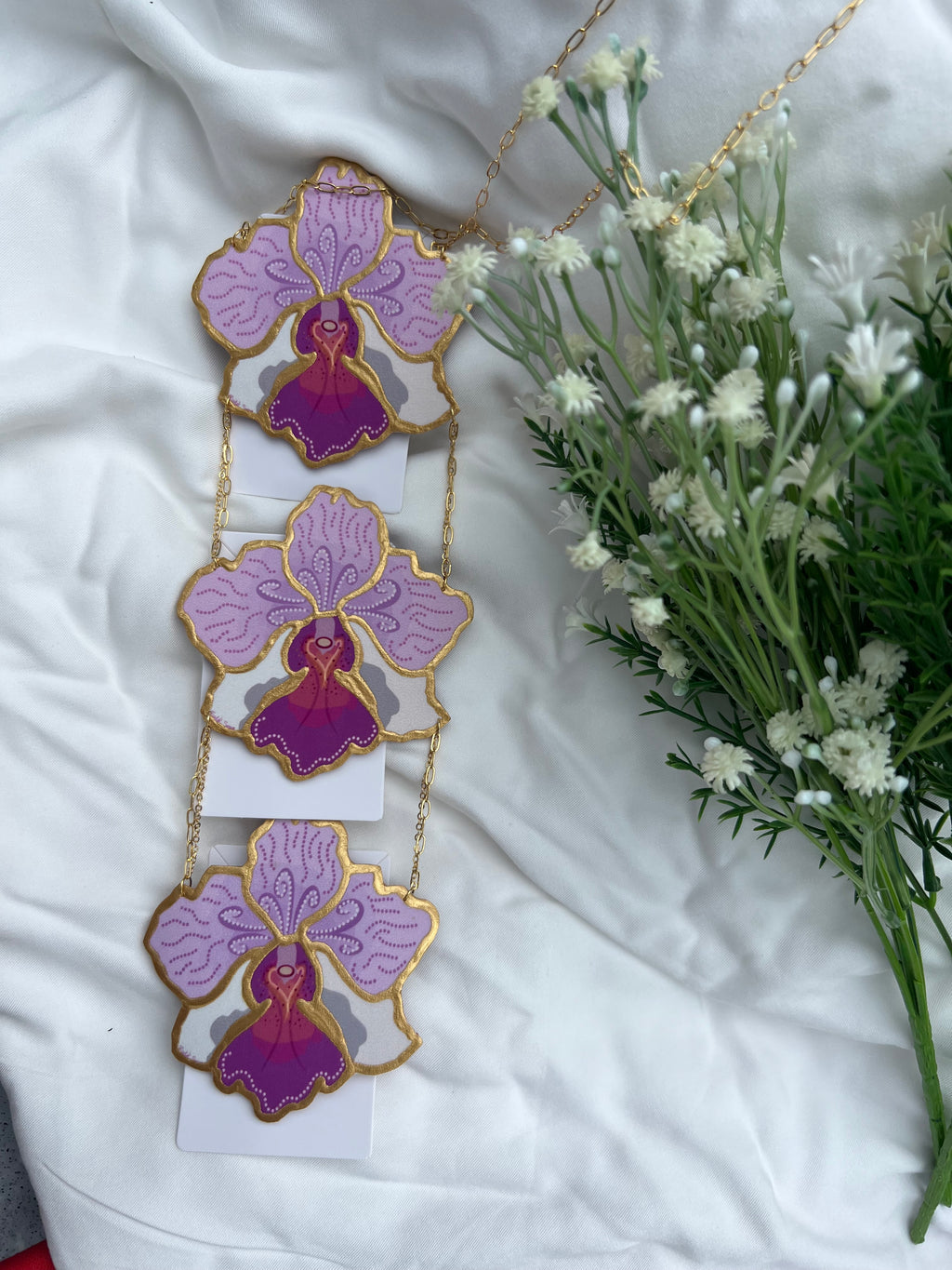 Vanda Miss Joaquim Inspired Dokoh Kerongsang Motif Approx Size: 9.5CM