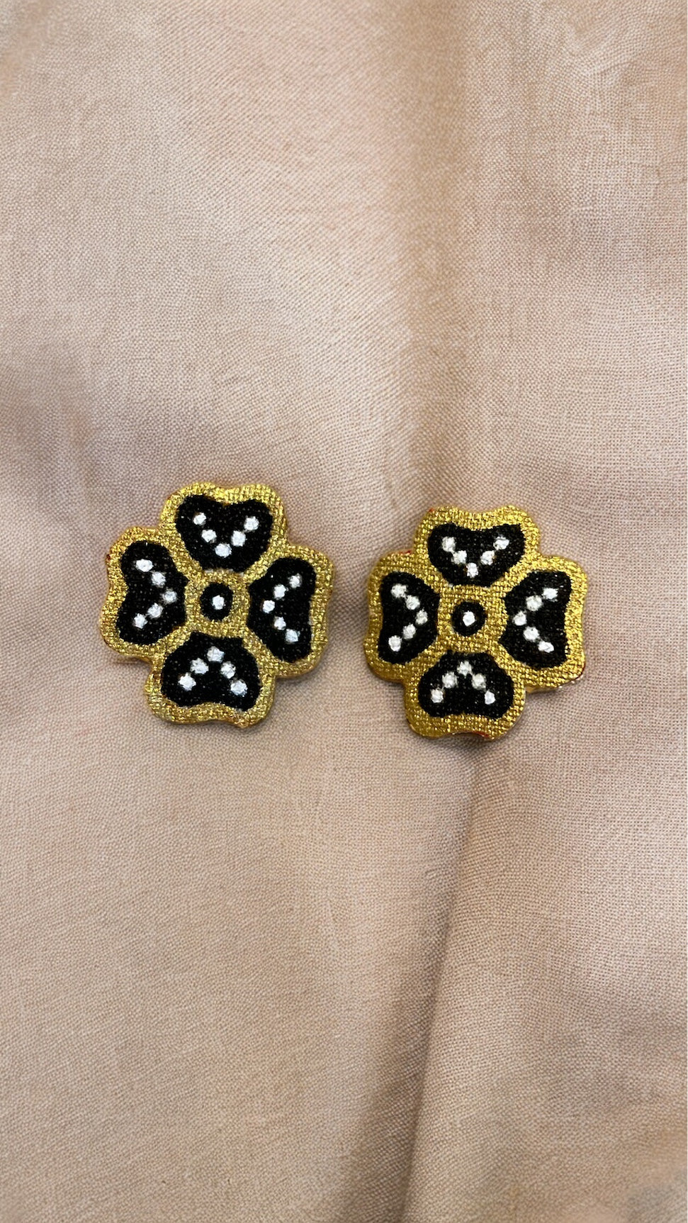 Lucky Clover (Black, Red)